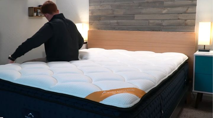 What Sheets Best Fit Your DreamCloud Mattress