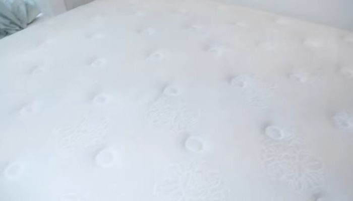 How To Deep Clean A Mattress Without Vacuum