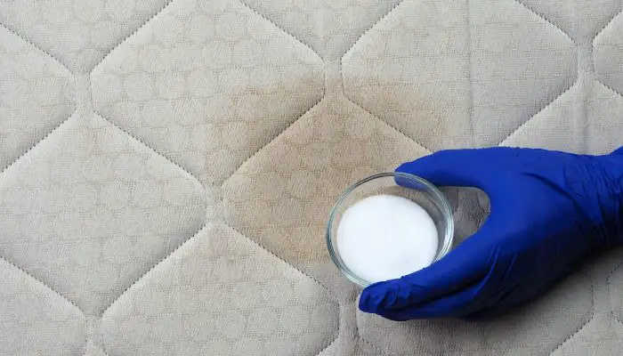 Mattress Cleaning with Baking Soda 
