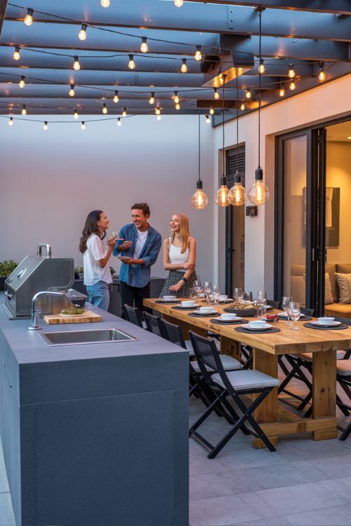 Outdoor Dining and Kitchen Ideas – Covered Patio with Grill and Dining Area