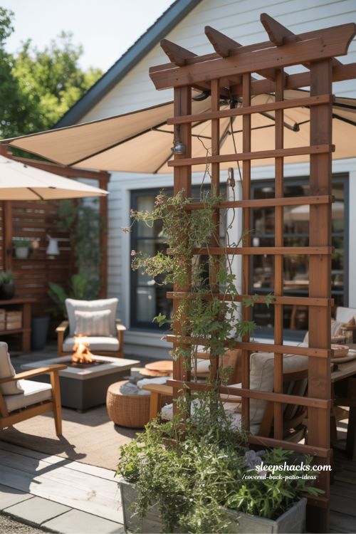 Rustic Trellis Accents for Cozy and Charming Backyards