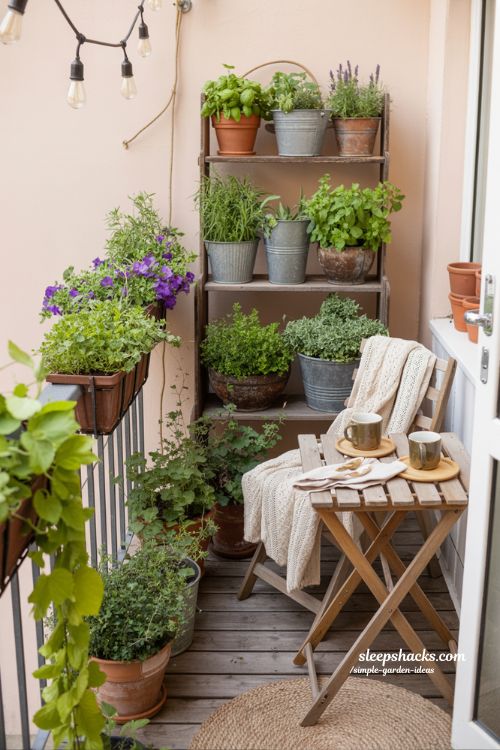 Simple balcony garden ideas for creating a cozy and peaceful retreat