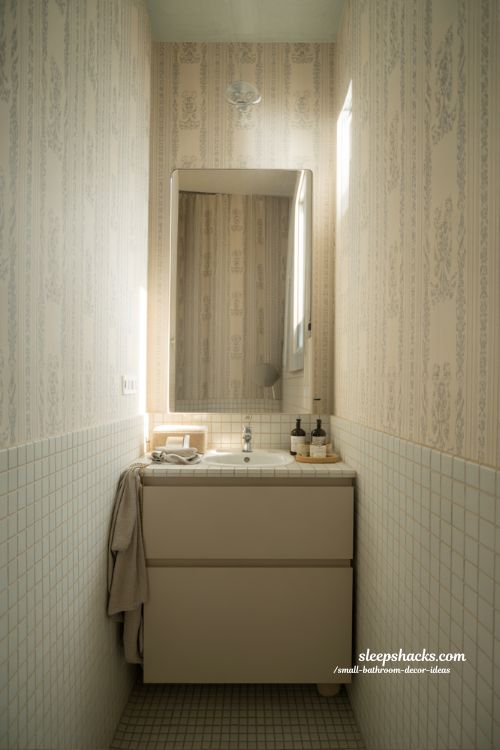 Small Bathroom Decor Ideas With Stylish Wallpaper Designs