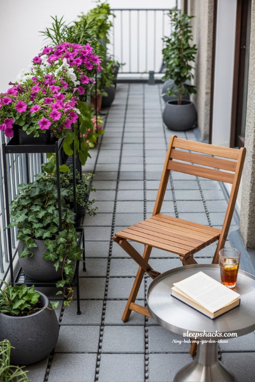 Symmetry and Flow in a Small Modern Balcony Garden