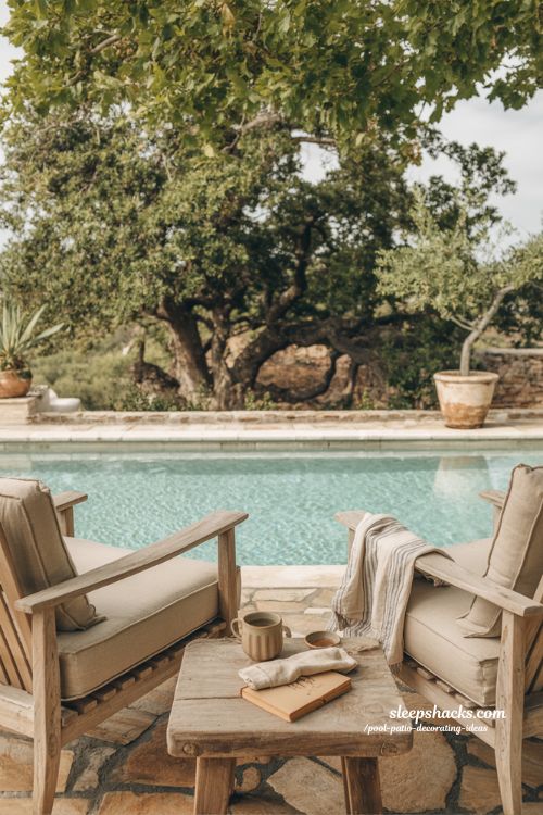simple and comfortable poolside lounge ideas for relaxing backyard