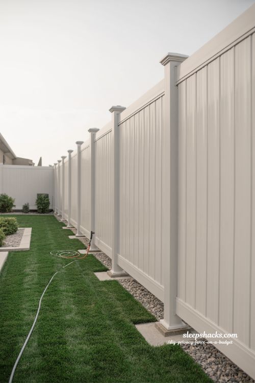 vinyl privacy fence post mount installation ideas low maintenance backyard fence design modern clean suburban style 