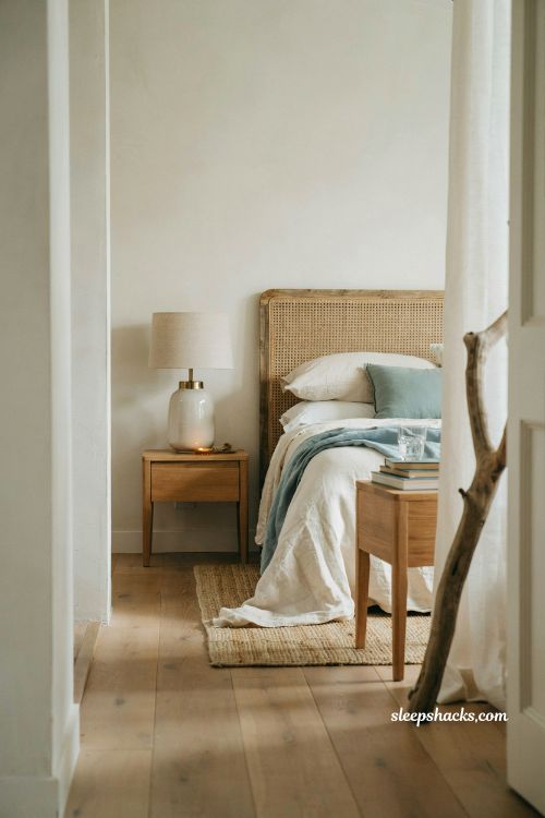 Blue and white bedroom ideas with natural coastal textures and relaxed beach house style