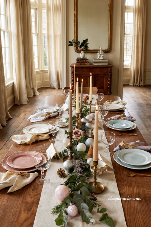 Christmas table settings ideas with colorful personalized holiday decor