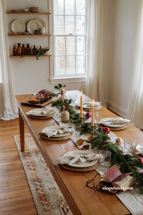 Christmas table settings ideas with cozy candlelight and elegant holiday decor