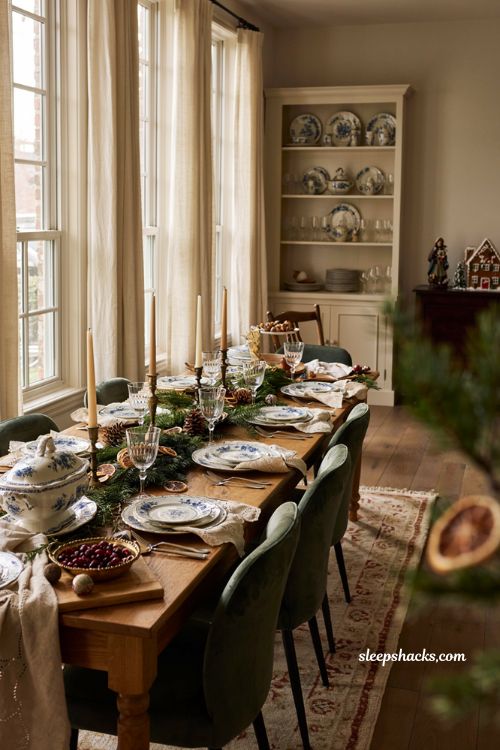 Christmas table settings ideas with vintage heirloom china and timeless holiday decor