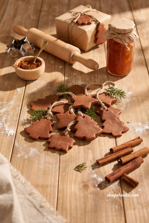 Cinnamon scented gift tags easy DIY holiday craft ideas and rustic gift toppers