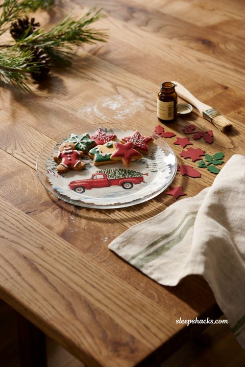 Decoupage cookie plate DIY holiday craft idea and handmade Christmas gift