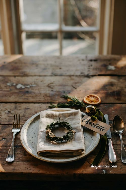 Diy fresh rosemary sprig wreath place settings for personalized christmas table decor