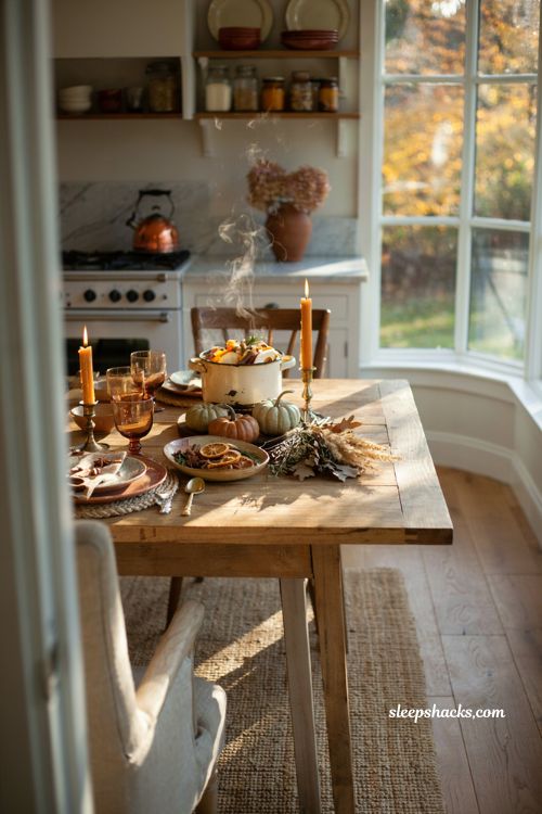 Fall table decor ideas with simmer pot and cozy autumn dining atmosphere