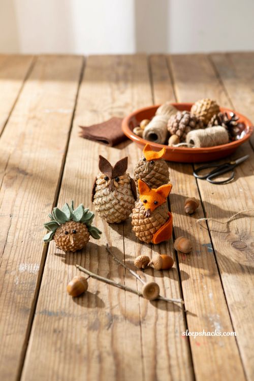 Handmade pinecone critters and figures Christmas craft ideas easy natural DIY gifts