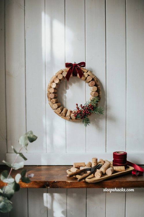 Handmade wine cork wreath rustic Christmas craft idea and eco friendly gift