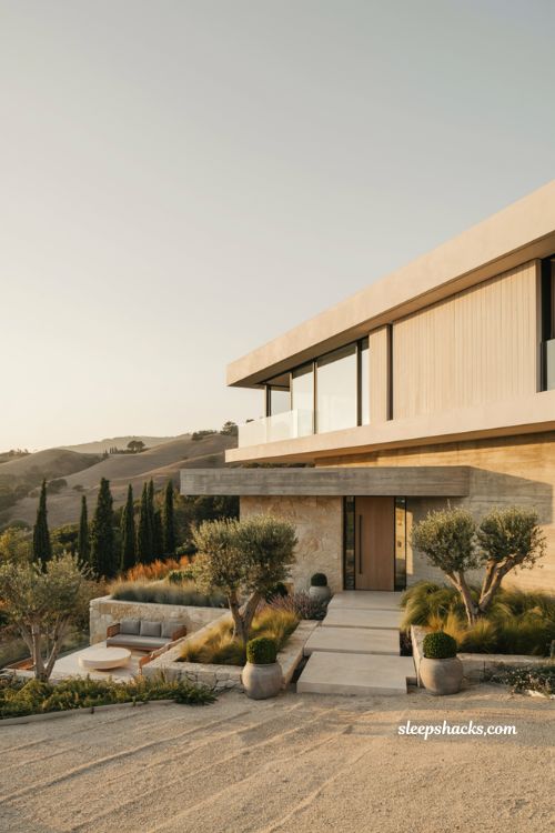 Modern house design ideas with cantilevered modern home and floating contemporary architecture