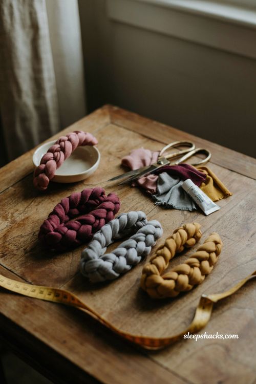No sew braided headband DIY easy handmade Christmas gift idea for friends