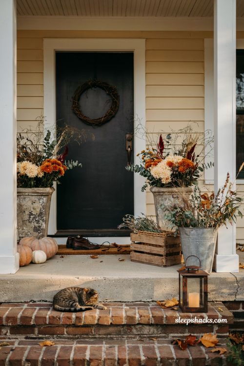 Simple fall porch decorating ideas with faux flowers real garden clippings and cosy farmhouse autumn styling