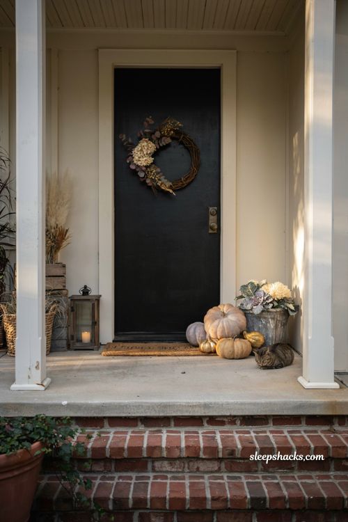Simple fall porch decorating ideas with plum cream and gold farmhouse autumn colour palette