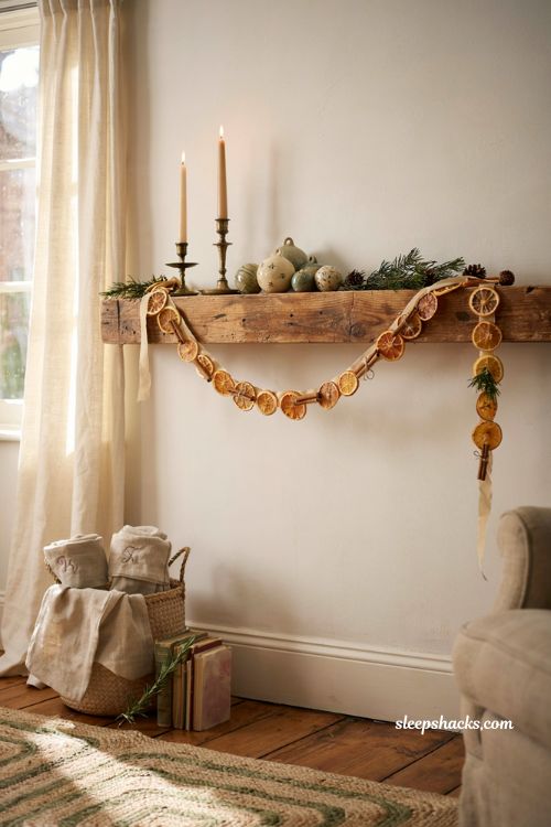 dried orange christmas garland decor ideas with cinnamon and greenery for a cozy home