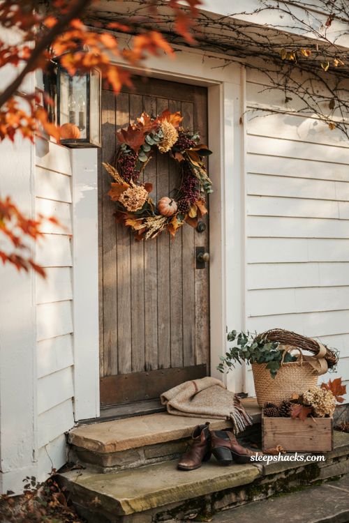 Autumn wreaths for a front door with elegant farmhouse fall wreath inspiration