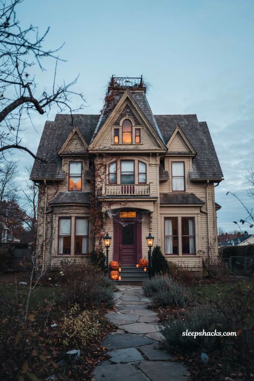 Bloxburg Halloween house gothic attic widow's walk and roof ideas