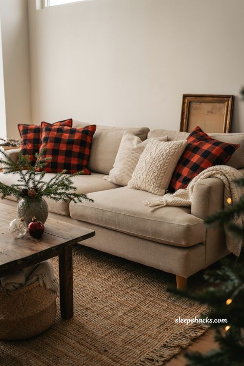 Buffalo plaid diy Christmas pillows made from placemats for farmhouse decor