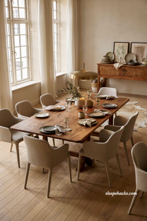 Dining room decoration ideas mixing antique and modern furniture