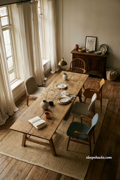 Dining room decoration ideas with mix and match chairs