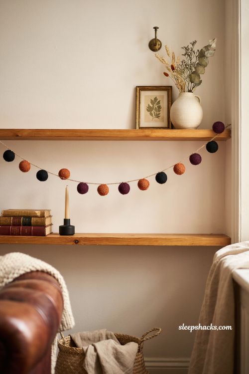 Mini pom pom Halloween garland DIY with black orange and purple yarn