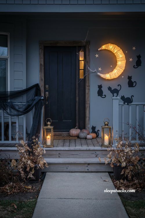 Outdoor Halloween decor front yards crescent moon and cat ideas
