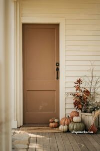 15 Simple Small Front Porch Fall Decor Ideas That Feel So Cozy