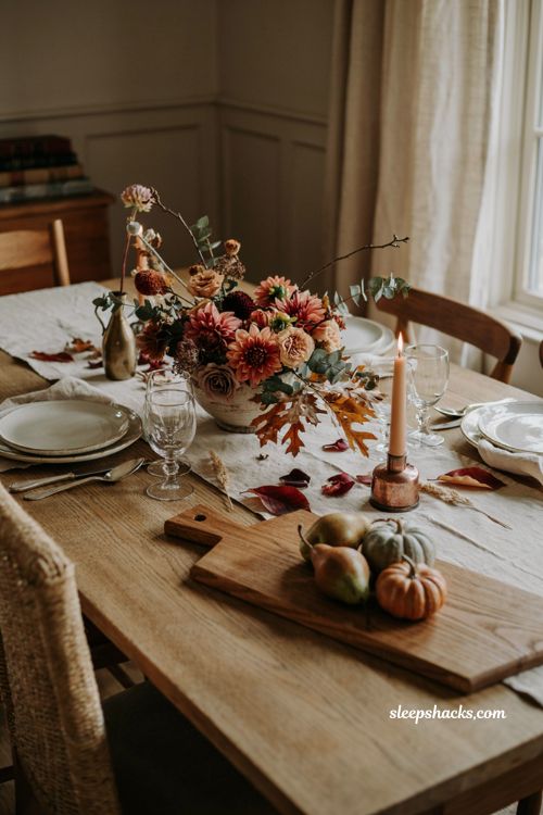 Thanksgiving flower arrangement ideas with mixed metallic accents 