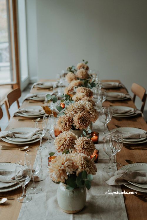 Thanksgiving flower arrangement ideas with simple white chrysanthemum centerpiece 