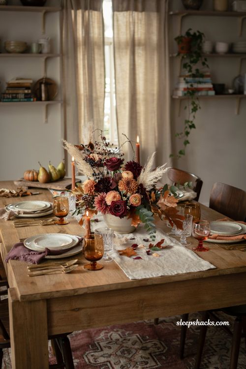 Thanksgiving flower arrangement ideas with warm autumn blooms and greenery 