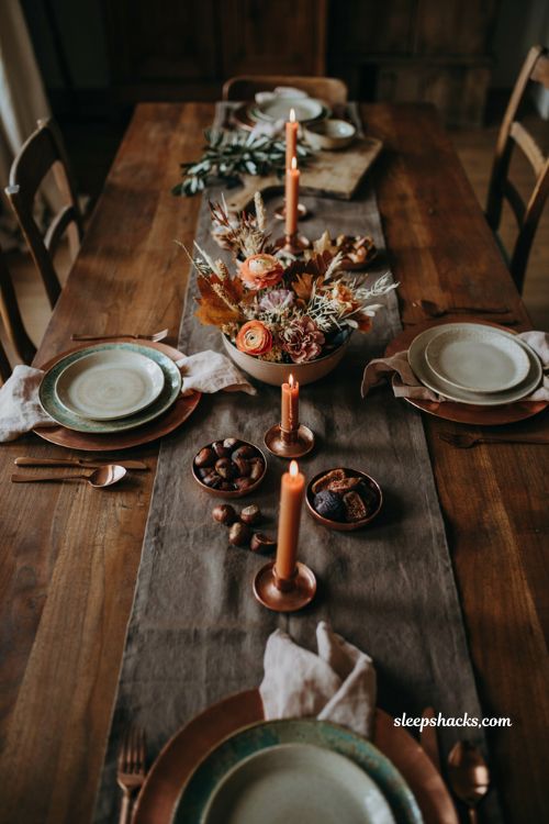 Thanksgiving tablescapes with copper accents and warm fall decor 
