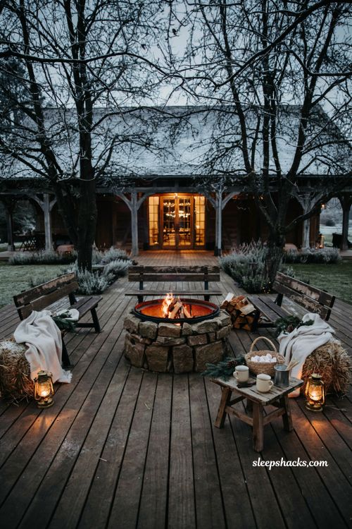 Winter wedding firepit ideas with cozy blankets hay bales marshmallows and lanterns