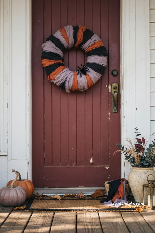 cheap diy rag wreath from fabric scraps for halloween