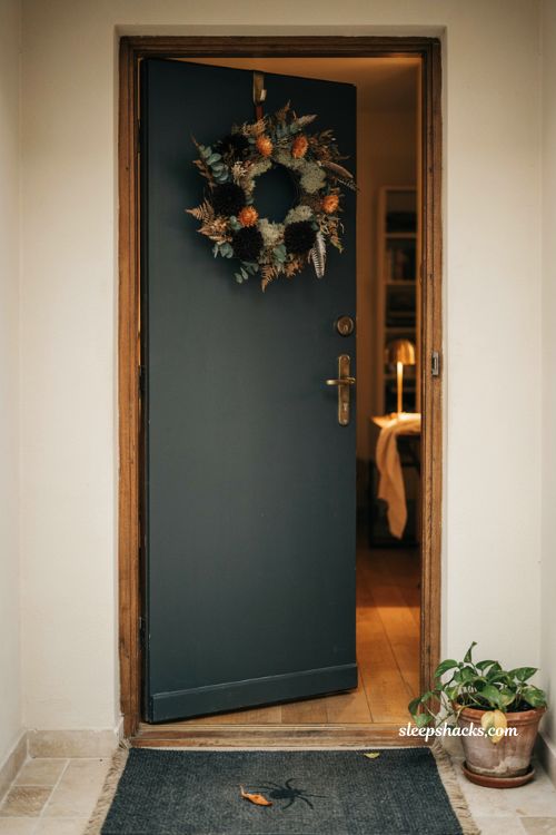halloween doormat and wreath ideas for a renter friendly apartment entrance 