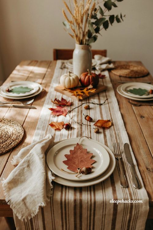 paper leaf place cards for a cozy fall table setting diy