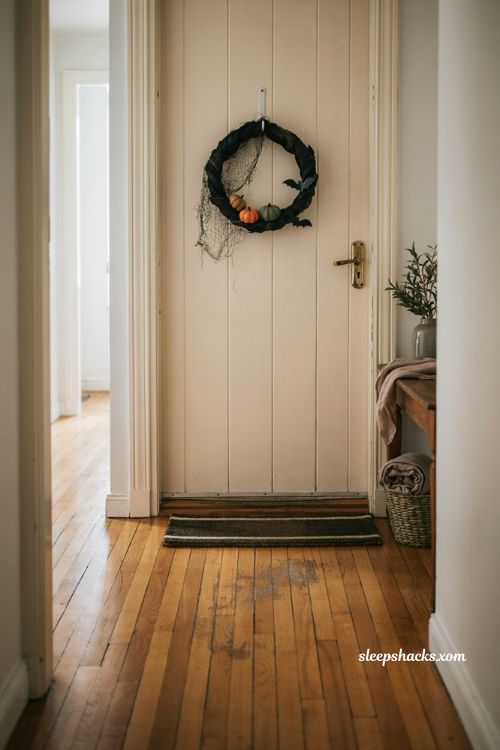 Command hook Halloween wreath for apartment doors 