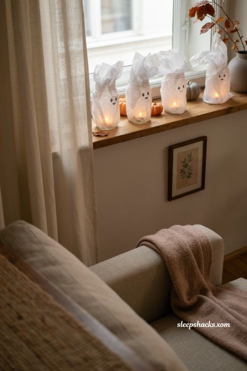 DIY Mason jar ghost lanterns Halloween decorations for apartments 