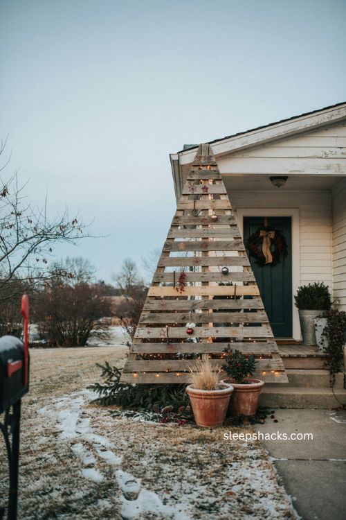 DIY reclaimed wood pallet Christmas tree with rustic lights and unique yard decor 