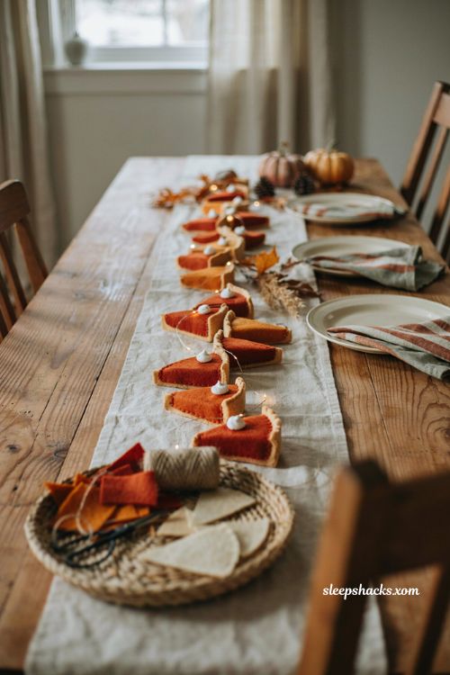 Diy thanksgiving pumpkin pie felt garland centerpiece for kids
