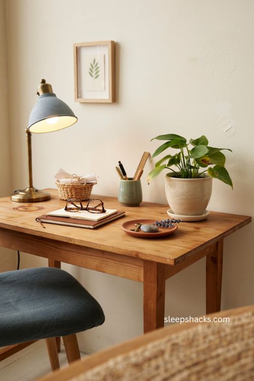 Fresh faux greenery ideas for a cozy cute office desk 