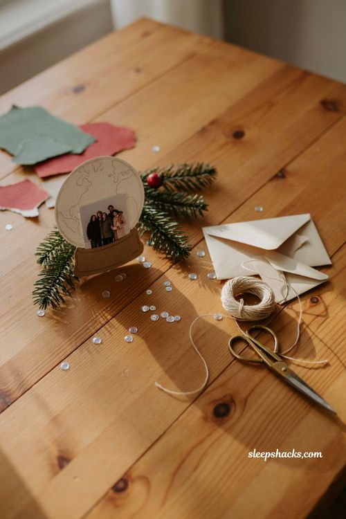 Handmade Christmas card ideas with snow globe photo card