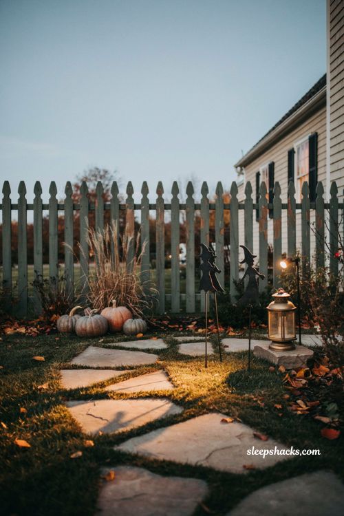 Hocus Pocus Halloween Decor witch silhouette yard shadow ideas
