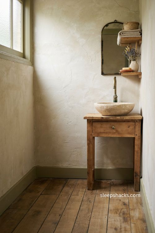 Rustic small bathroom ideas with reclaimed wood and vintage details