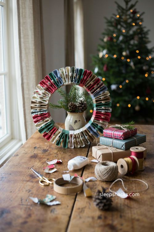 Wrapping paper scrap wreath ideas with colorful Christmas paper loops and handmade decor 
